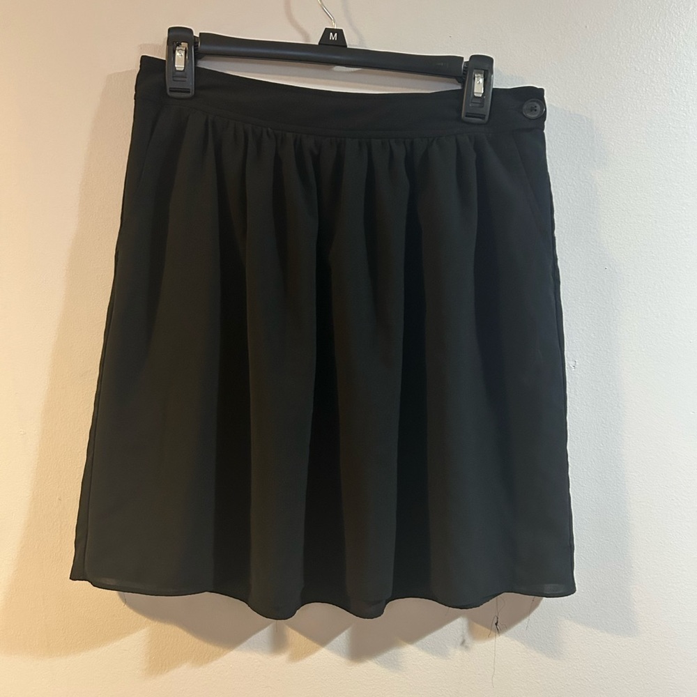 Old navy size 6 black skirt with pockets